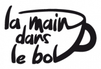 LA MAIN DANS LE BOL